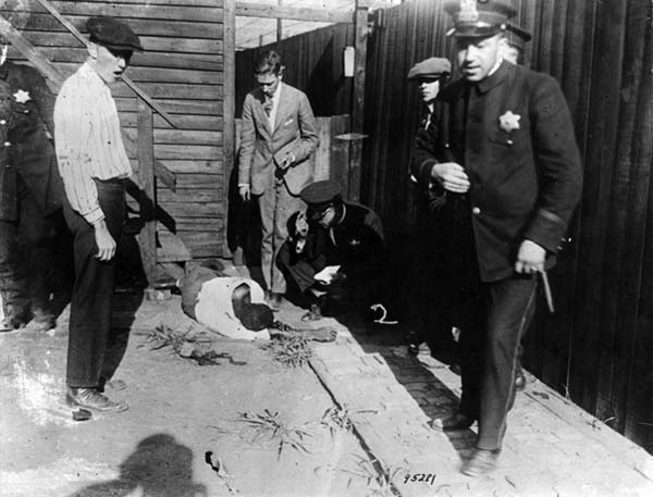 Police on the Scene After the Murder (Jun Fujita)