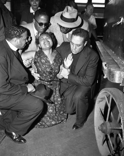 Mamie Collapsing at site of Emmett's coffin